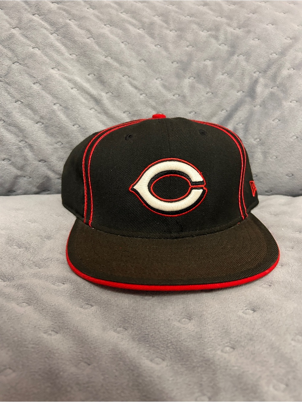 New Era Cincinnati Reds Black and Red 59FIFTY Fitted Cap